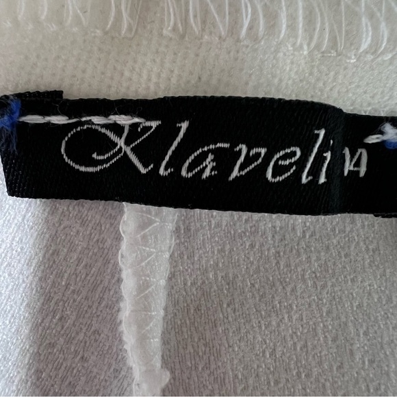 NWOT KAVELI Silver Floral Embellishments Front Slit White Ankle Pants Size 14 - Picture 15 of 16